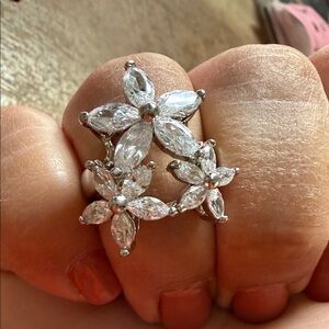 Elegant Silver Floral Ring